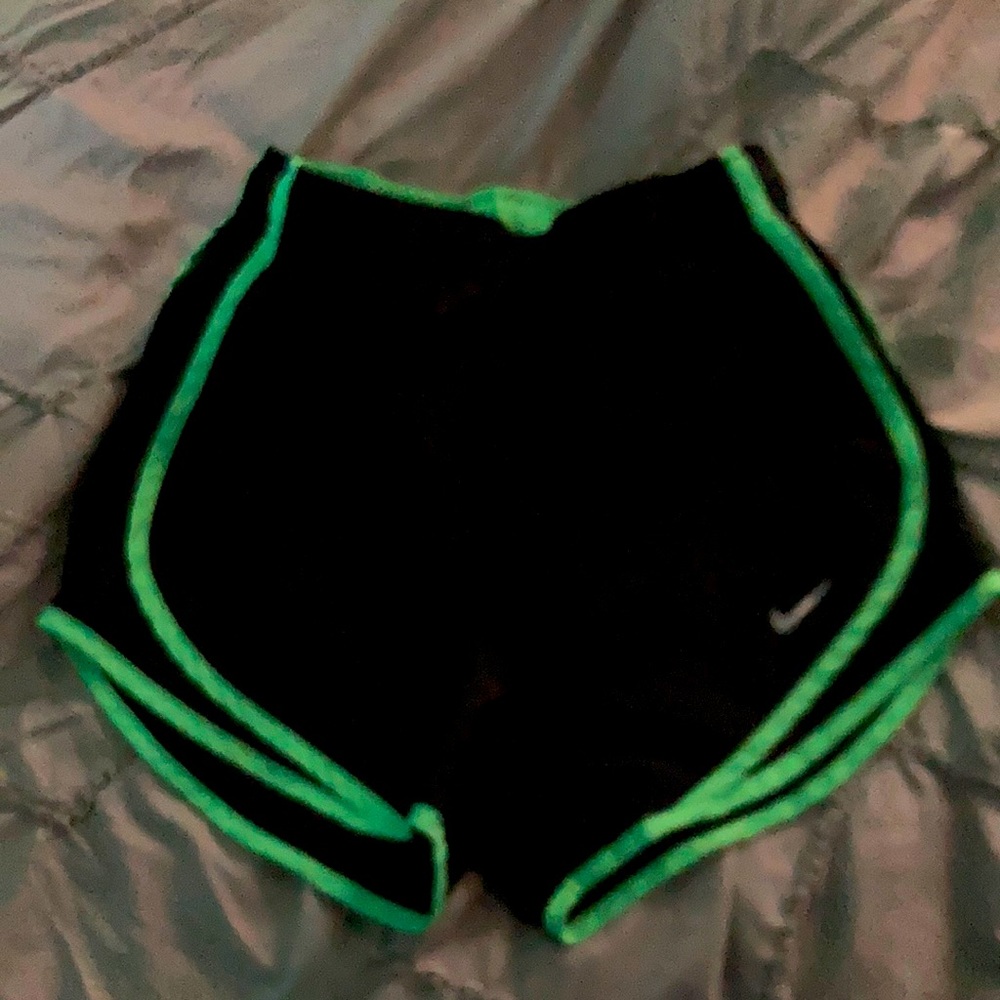 🖤💚 Black and green Nike shorts